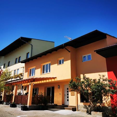 Hotel Goldene Krone Mistelbach Exterior photo